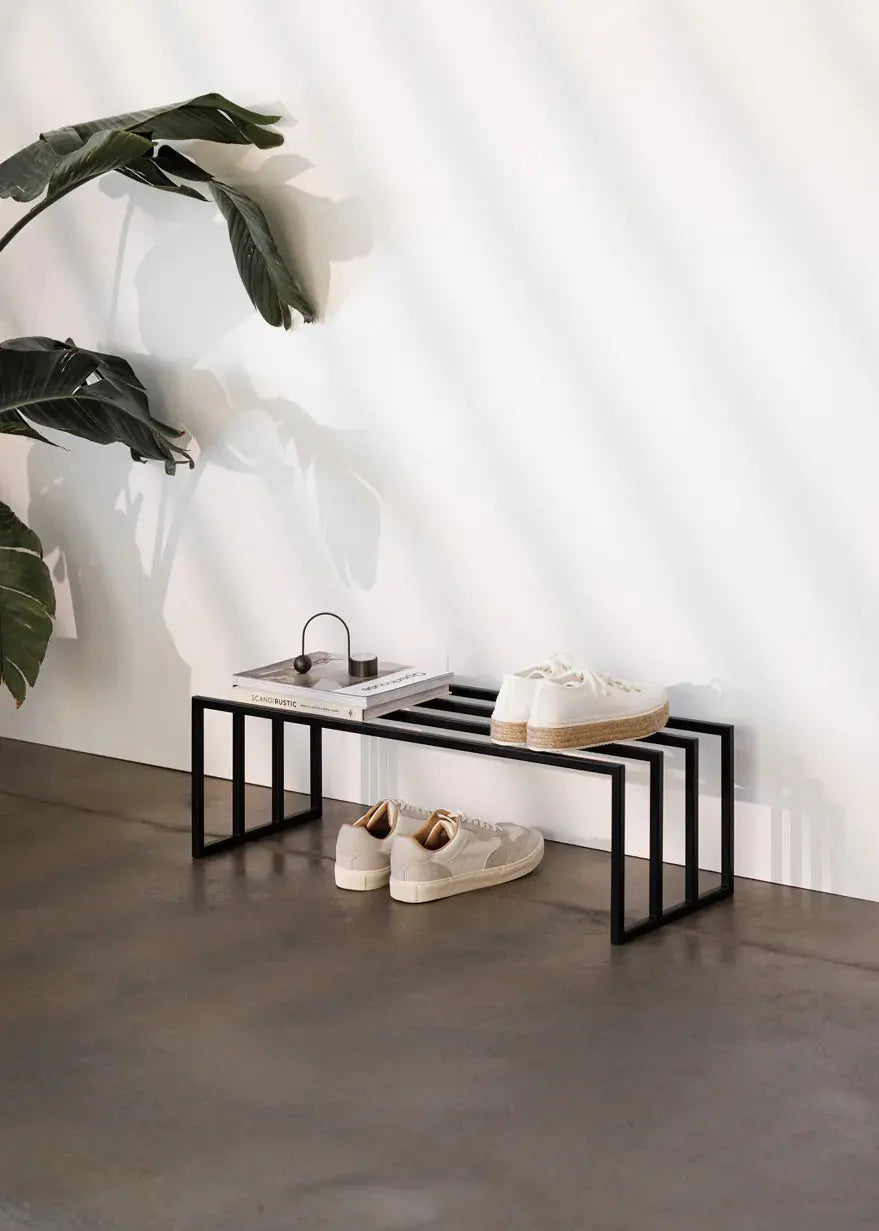 Sort skohylde i metal