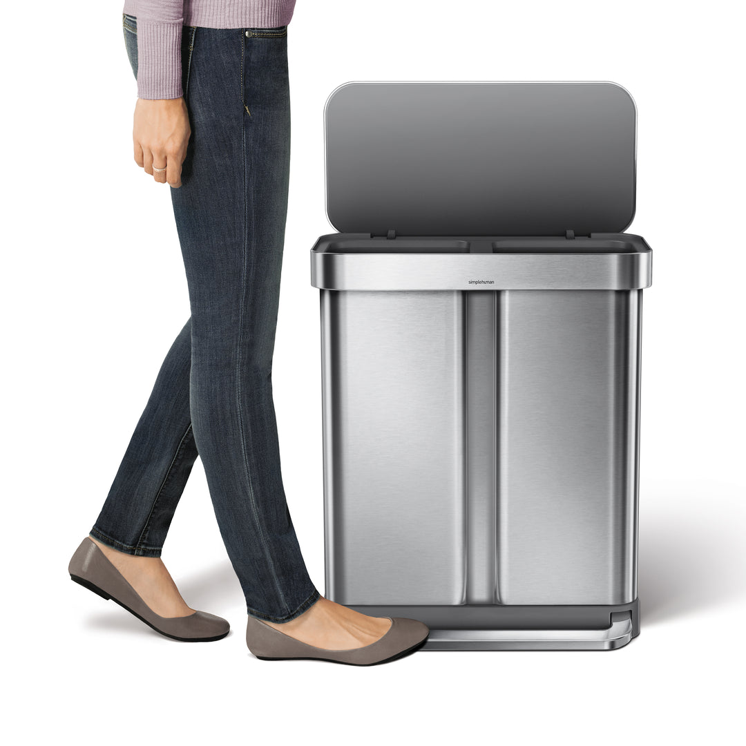 Mål og dimensioner for simplehuman 58l (34/24) pedalspand med to rum og poselomme