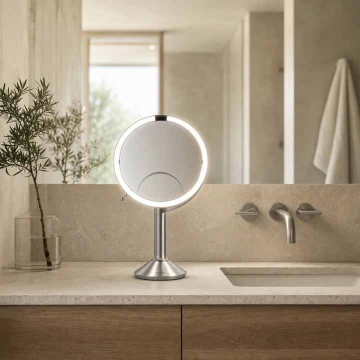 Trio makeupspejl med forstørrelse fra simplehuman x 2, x 5 x 7 forstørrelse