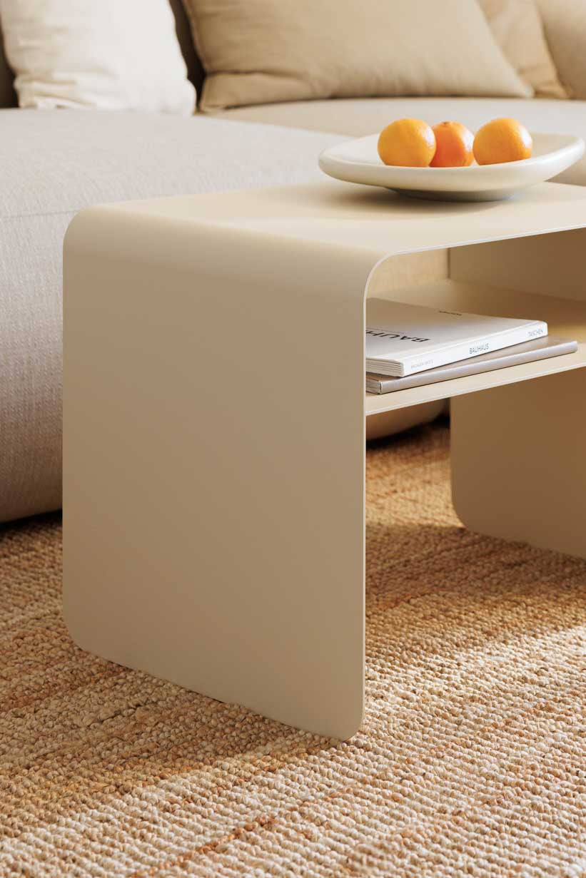 Moderne sidebord fra Metallbude i farven beige