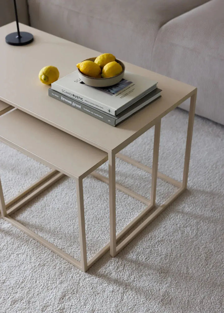 Beige sofabord